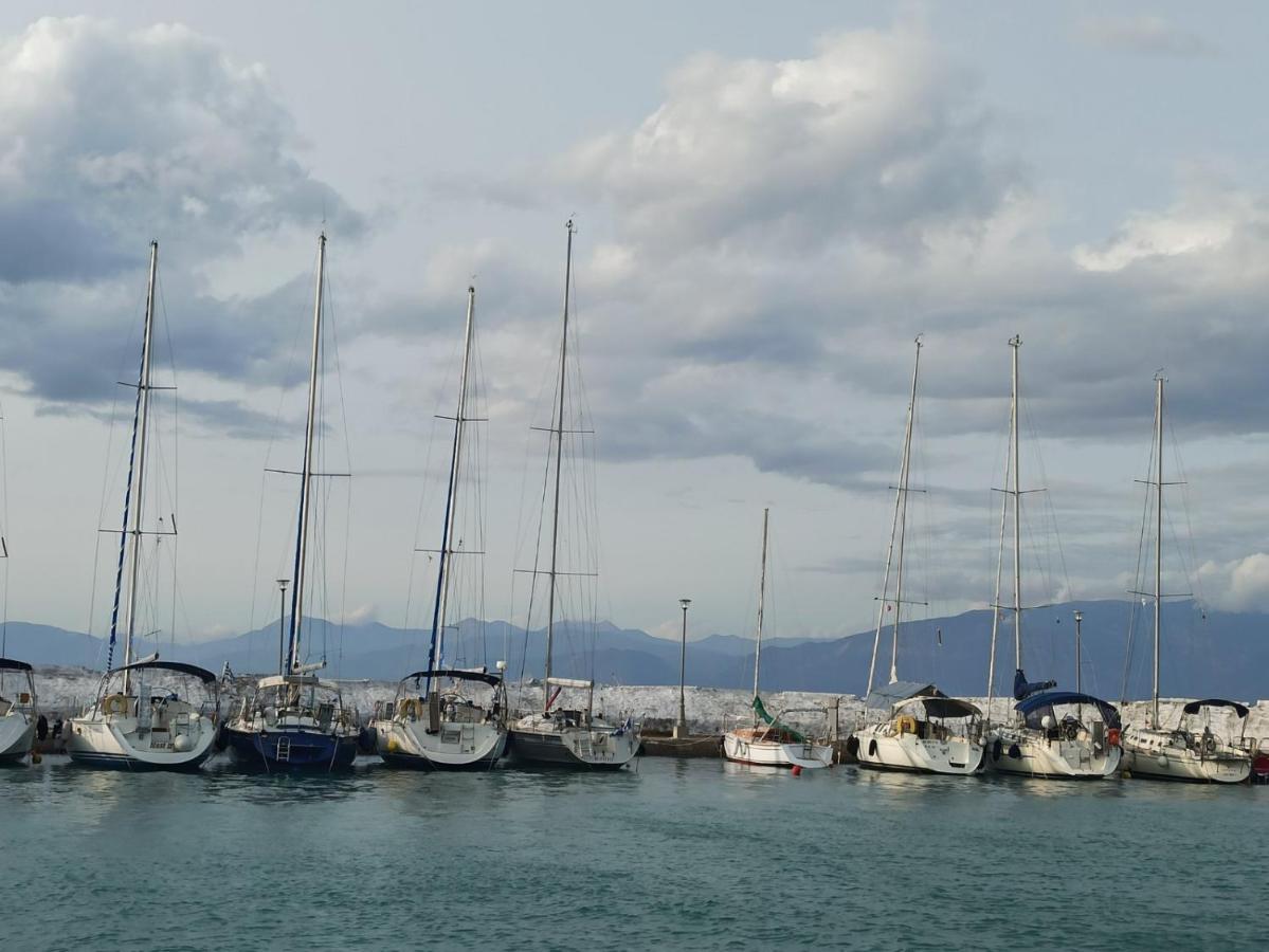 Ξύλινη Παραθαλάσσια Κατοικία Με Κήπο Αίγιο Εξωτερικό φωτογραφία